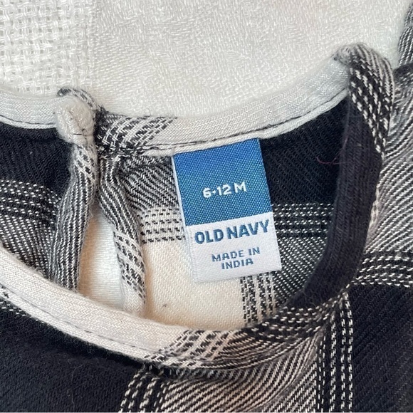 Old Navy long-Sleeve ruffle-Trim buffalo plaid one-Piece romper 6-12 M - Picture 8 of 10